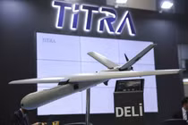 Một mẫu UAV kamikaze Deli của Titra Technology được trưng bày tại SAHA Expo ở Istanbul, Türkiye, ngày 25/10/2022. Ảnh AA