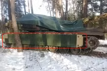 Xe tăng chiến đấu chủ lực MBT M1A1 Abrams của Ukraina được trang bị thêm giáp M-19 ARAT. Ảnh Mạng xã hội Ukraine.