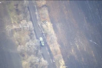 Pháo phản lực nhiệt áp TOS-2, có tầm bắn 24 km được triển khai ở Donbass. Ảnh Defense Blog.