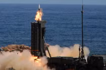 Hệ thống tên lửa phòng không SAMP/T Mamba phóng đạn. Ảnh South Front