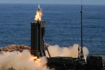 Hệ thống tên lửa phòng không SAMP/T Mamba phóng đạn. Ảnh South Front