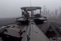 T-80BVM của Quân đội Nga tại Zaporozhye vào tháng 1. Ảnh Military Watch