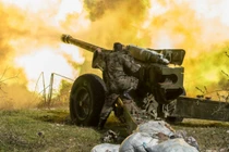 Quân đội Syria pháo kích vào chiến tuyến thánh chiến ở Idlib. Ảnh South Front