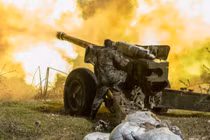 Quân đội Syria pháo kích vào chiến tuyến thánh chiến ở Idlib. Ảnh South Front