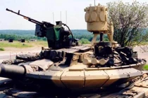 Tổ hợp Arena trên xe tăng T-72B3. Ảnh RT