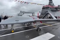 UAV Bayraktar TB3 trên tàu đổ bộ tấn công UAV – trực thăng TCG Anadolu. Ảnh Turkic World. 