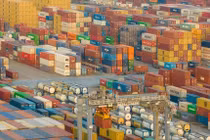 Khối lượng container khổng lồ tại cảng Nam Kinh, Trung Quốc ngày 3/1/2023. Ảnh AFP 