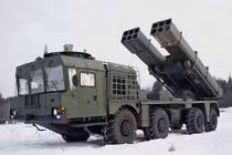 Uragan-1M có thể mang theo 2 mô-đun phóng tên lửa với 12 ống phóng tên lửa 300 mm hoặc 2 mô đun với 30 ống phóng tên lửa 220 mm. Ảnh: Yandex