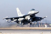 Máy bay tiêm kích đa năng F-16 do Mỹ sản xuất. Ảnh Military Ukraine. 