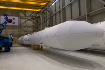 Mô hình tiêu chuẩn tên lửa vũ trụ Nuri tại Trung tâm Vũ trụ Naro của Viện Nghiên cứu Hàng không Vũ trụ Hàn Quốc (KARI) ở Goheung, Hàn Quốc, ngày 8/2/ 2023. Ảnh: SeongJoon Cho/Bloomberg