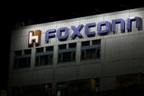 Logo của Foxconn bên ngoài tòa nhà công ty ở Đài Bắc, Đài Loan, ngày 10/11/2022. REUTERS/Ann Wang//