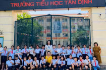 Ban tổ chức phát động chương trình tìm kiếm gương mặt “Đại sứ Xanh” tại trường Tiểu học Tân Định.