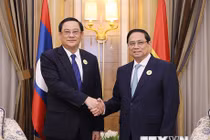 Thủ tướng Phạm Minh Chính gặp Thủ tướng Lào Sonexay Siphandone. (Ảnh: Dương Giang/TTXVN)