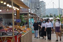 Du khách trải nghiệm lễ hội Ẩm thực Đà Nẵng.