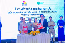 Trung tâm Xúc tiến Du lịch Đà Nẵng và Outbox tại buổi ký kết hợp tác.