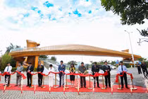 Cầu hữu nghị Việt-Nhật trên tuyến đường Nguyễn Tất Thành (quận Liên Chiểu, TP Đà Nẵng)