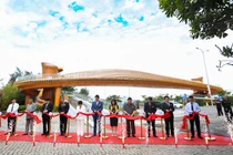 Cầu hữu nghị Việt-Nhật trên tuyến đường Nguyễn Tất Thành (quận Liên Chiểu, TP Đà Nẵng)