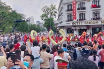 Du khách đến Huế trong dịp lễ 30/4-1/5