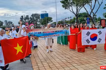 Các nghệ sĩ Việt Nam và Hàn Quốc biểu diễn nghệ thuật đường phố trong khuôn khổ Lễ hội Việt Nam - Hàn Quốc TP Đà Nẵng năm 2023