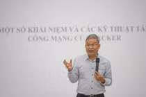 Ông Lê Tự Thanh - Phó Giám đốc Trung tâm Phát triển và Quản trị CNTT, Trường Đại học CNTT và Truyền thông Việt – Hàn tại buổi tập huấn