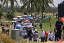 Du khách xem trận đấu trong khuôn khổ lễ hội Du lịch golf Đà Nẵng 2023 diễn ra trong dịp lễ Quốc khánh 2/9