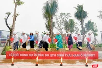 Các đại biểu thực hiện nghi thứckhởi động dự án Khu du lịch sinh thái Nam Ô tại phường Hòa Hiệp Nam, quận Liên Chiểu, TP Đà Nẵng