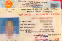 Bưu điện Quảng Nam phối hợp với Sở GTVT tỉnh này triển khai hướng dẫn cấp đổi giấy phép lái xe và cấp hộ chiếu trực tuyến tại các bưu điện trung tâm.