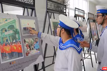 Sinh viên Đà Nẵng hứng thú với triển lãm