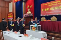 100% đại biểu HĐND tỉnh Quảng Nam đã biểu quyết đồng ý bãi nhiệm chức danh Phó Chủ tịch UBND tỉnh Quảng Nam đối với ông Trần Văn Tân.