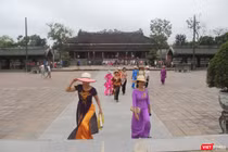 Du khách nữ mặc áo dài sẽ được miễn vé tham quan các điểm di tích Huế trong ngày 8/3