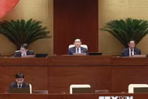 Chủ tịch Quốc hội Vương Đình Huệ chủ trì phiên họp. (Ảnh: Doãn Tấn/TTXVN)