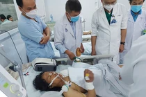 Bệnh nhân vị ngộ độc đang được điều trị tại Bệnh viện đa khoa khu vực miền núi phía Bắc Quảng Nam (ảnh BVCC)