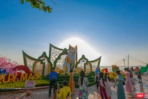 Linh vật mèo tại đường hoa xuân Đà Nẵng