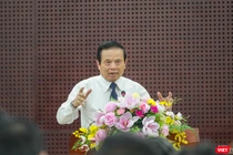 TS.Lê Doãn Hợp – nguyên Bộ trưởng Bộ TT&TT, nguyên Phó trưởng ban Thường trực Ban Tư tưởng – Văn hoá Trung ương trình bày tại hội nghị