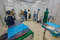 Lực lượng Công an kiểm tra cơ sở thẩm mỹ ID Korea Spa (tại số 265 Hùng Vương, phường Vĩnh Trung, quận Thanh Khê, Đà Nẵng)