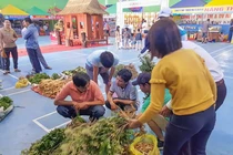 Cây dược liệu được bày bán tại chợ Sâm Ngọc Linh tỉnh Quảng Nam. (ảnh CTV)