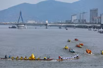 Các đội đua vào tiêu 