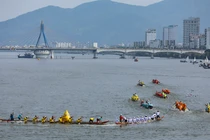 Các đội đua vào tiêu 