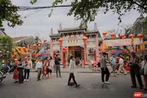 Du khách tham quan phố cổ Hội An trong ngày đầu năm mới Quý Mão 2023