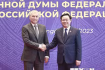 Chủ tịch Quốc hội Vương Đình Huệ và Chủ tịch Duma Quốc gia Quốc hội Liên bang Nga Vyacheslav Viktorovich Volodin tại phiên họp. (Ảnh: Doãn Tấn/TTXVN)