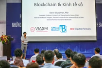 GS.David (Đức) Trần – Đại học Massachusetts (Mỹ) trình bày bài giảng mang chủ đề "Blockchain và kinh tế số"