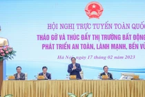 Thủ tướng Phạm Minh Chính chủ trì Hội nghị trực tuyến toàn quốc "tháo gỡ khó và thúc đẩy thị trường bất động sản phát triển an toàn, lành mạnh, bền vững" diễn ra sáng ngày 17/2 (Ảnh VGP/Nhật Bắc)
