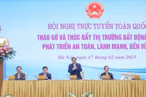 Thủ tướng Phạm Minh Chính chủ trì Hội nghị trực tuyến toàn quốc "tháo gỡ khó và thúc đẩy thị trường bất động sản phát triển an toàn, lành mạnh, bền vững" diễn ra sáng ngày 17/2 (Ảnh VGP/Nhật Bắc)