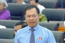 Đại biểu Vũ Quang Hùng cảnh báo tình trạng chung cư Hòa Minh, Thuận Phước đã xuống cấp và hết hạn sử dụng 3 năm qua, nhưng người dân vẫn phải ở