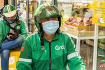 Nhiều người dùng Grab cho rằng ứng dụng đang tận thu vô tội vạ và sẽ chuyển sang dùng dịch vụ của hãng khác.