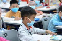 Thứ trưởng Bộ Y tế Nguyễn Trường Sơn cho rằng đây là thời điểm hết sức hợp lý và cần thiết để đưa học sinh trở lại trường.