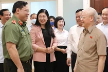 Tổng Bí thư Nguyễn Phú Trọng và các đại biểu dự hội nghị tiếp xúc cử tri tại điểm cầu quận Ba Đình.