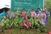 Đại diện các bên VARS, Hội nhà văn, UBND Xã, Giảng viên trường ĐH Tây Bắc, gia đình nhà văn Nguyễn Huy Thiệp.