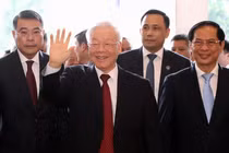 Tổng Bí thư Nguyễn Phú Trọng và các đại biểu tham dự lễ kỷ niệm. 