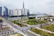 Nhiều ý kiến cho rằng, về lâu dài, các tác động tiêu cực của phiên đấu giá đất tỉ USD tại Thủ Thiêm sẽ gây bất lợi cho thị trường bất động sản và nền kinh tế.